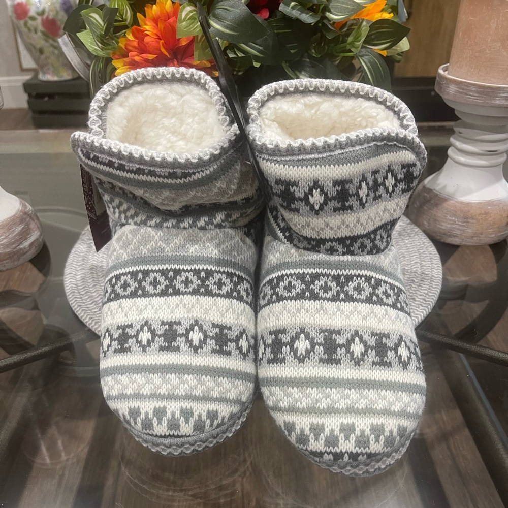 Muk Luks Gray and White Knit Slippers